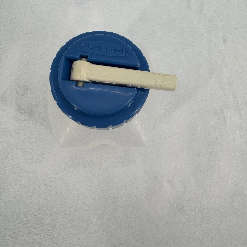 Vintage Rubbermaid 1 Pint Sippin Saver Plastic Bottle Blue Flip Top Straw Lids